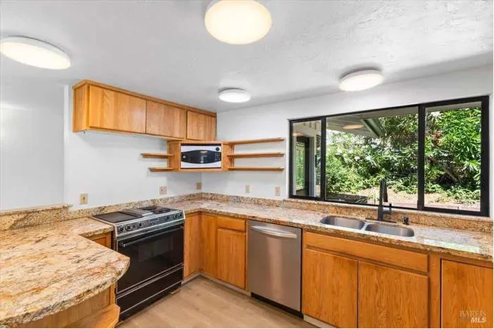 $900 : 3 bedroom and 2 bathrooms image 5