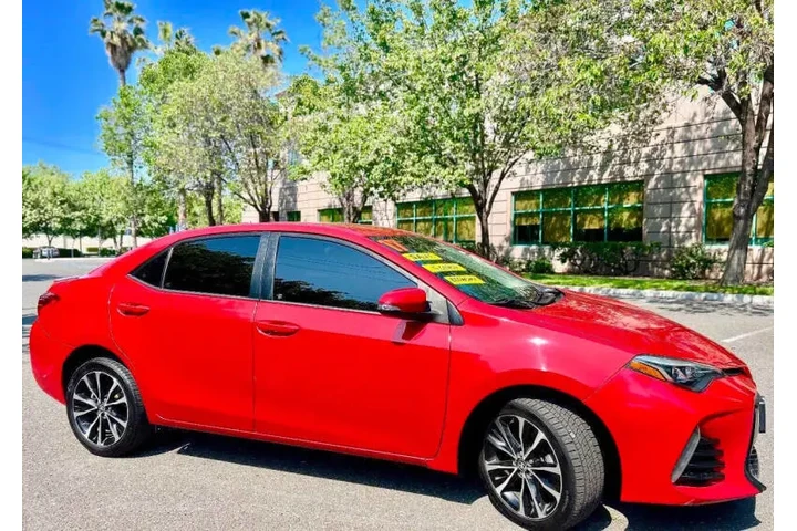 $15995 : 2017 Corolla SE image 5
