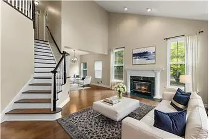 $3900 : Rental property with 3 bedro image 8