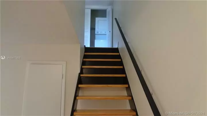 $2400 : TownHouse Fontainebleau Blvd image 2