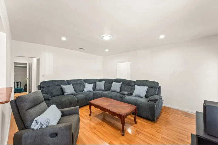 $700000 : Hermosa casa de venta image 1