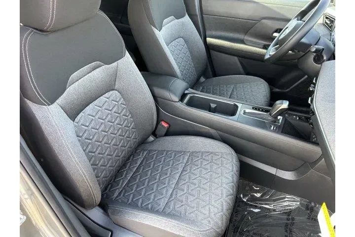 $26195 : Nissan Kicks 2026 SV 4dr Cro image 10