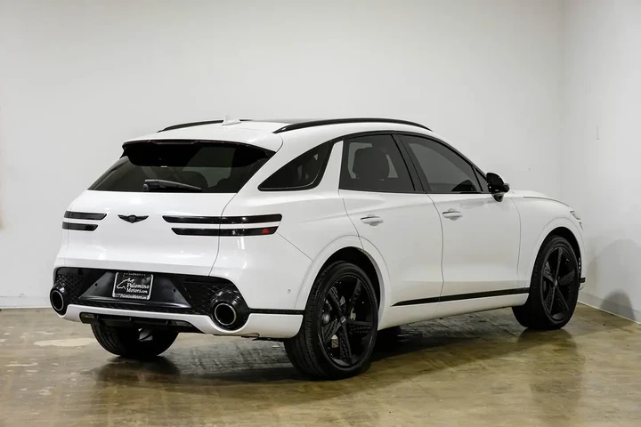 $29990 : 2022 GV70 3.5T Sport image 9