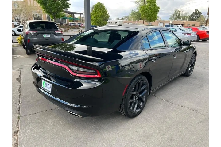 2019 Charger SXT image 5