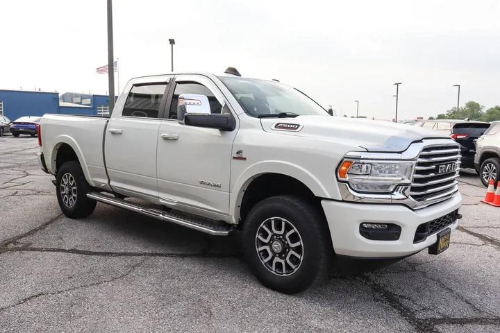 $60587 : 2023 2500 Longhorn 4x4 Crew C image 3