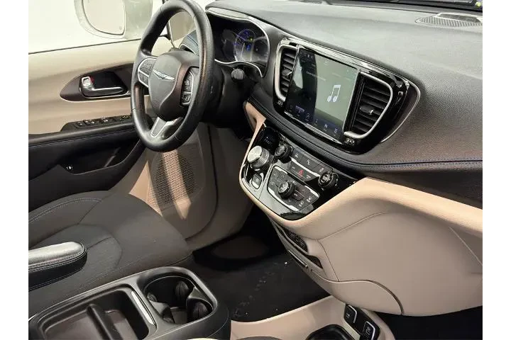 $25000 : Chrysler Pacifica Hybrid 202 image 8