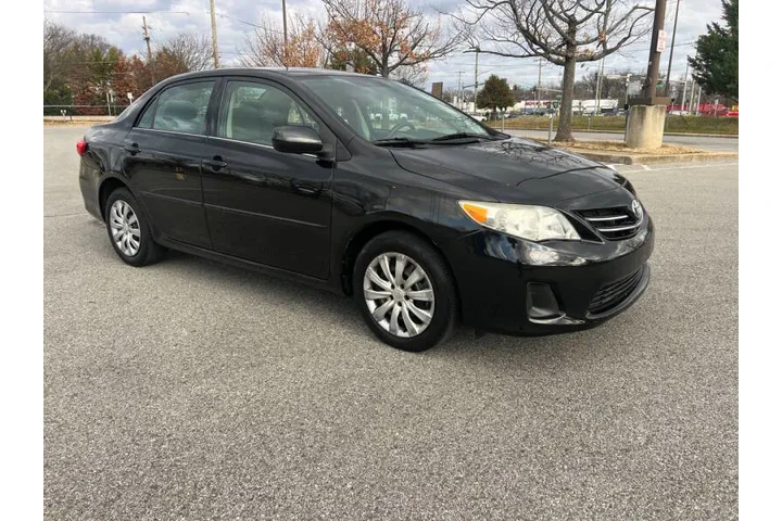 $8900 : 2013 Corolla LE image 5