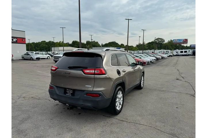 $7980 : 2017 Cherokee Latitude FWD image 2