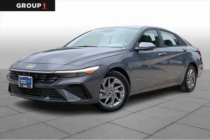 $19799 : Hyundai ELANTRA 2024 SEL 4dr image 1