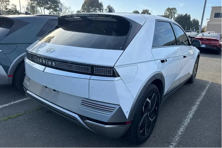 $28990 : Hyundai IONIQ 5 2024 Limited image 3