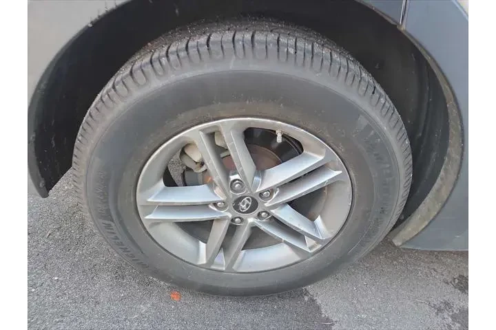 $4994 : Hyundai SANTA FE Sport 2017 image 4