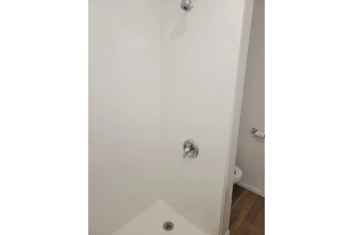 $2250 : Triplex Unit in Lynwood image 5