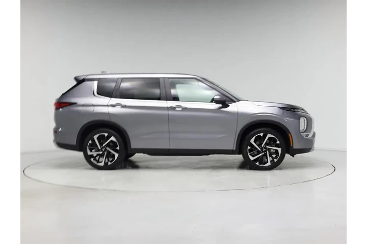 $27998 : Mitsubishi Outlander 2024 SE image 7