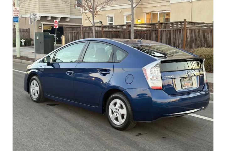 $10988 : 2011 Prius II image 8