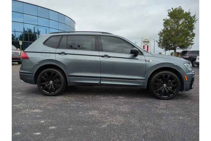 $10688 : Volkswagen Tiguan 2021 SE 4d image 3