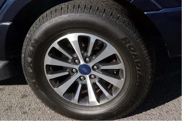 $10820 : Ford Expedition 2016 4x2 XLT image 8