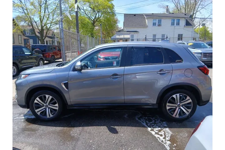 2024 Outlander Sport SE image 6