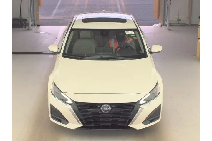 $25999 : Nissan Altima 2023 2.5 SL 4d image 2