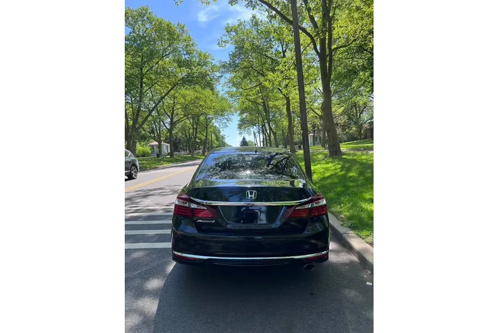 $13995 : Used 2016 Accord Sedan 4dr I4 image 2