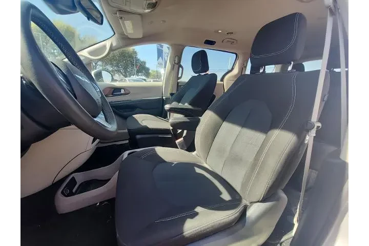 $20998 : Chrysler Voyager 2023 LX 4dr image 7