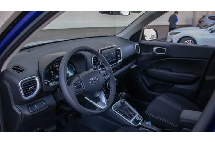 $20999 : Hyundai VENUE 2025 SEL 4dr C image 9