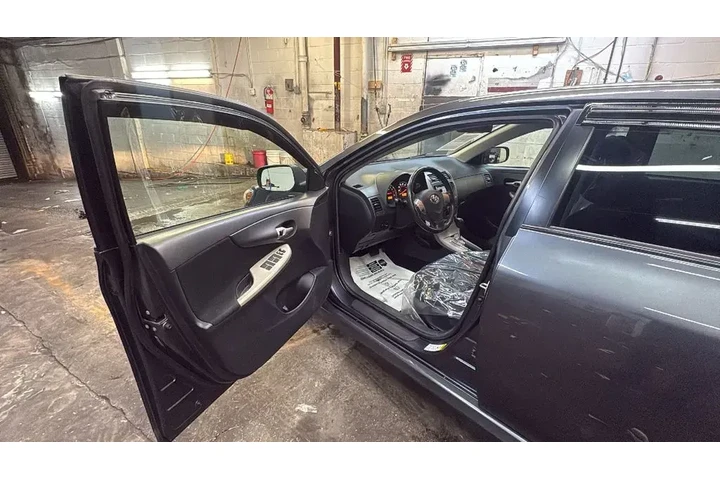 $10995 : Toyota Corolla 2010 S 4dr Se image 10