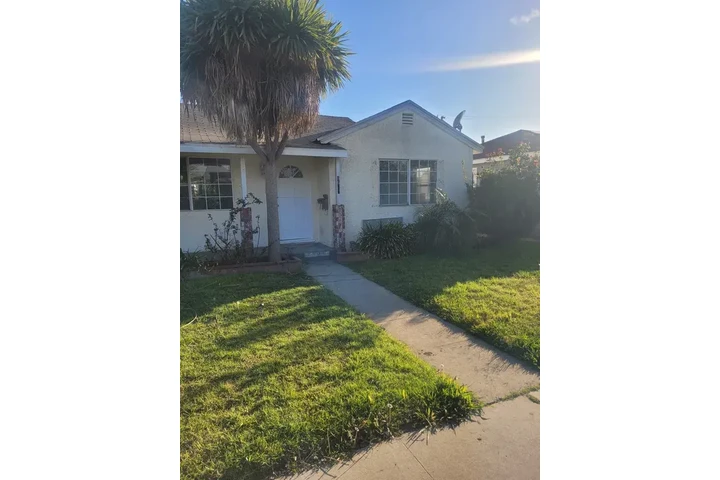 $1500 : Downey 🏠 Pet Friendly 2-1 image 1