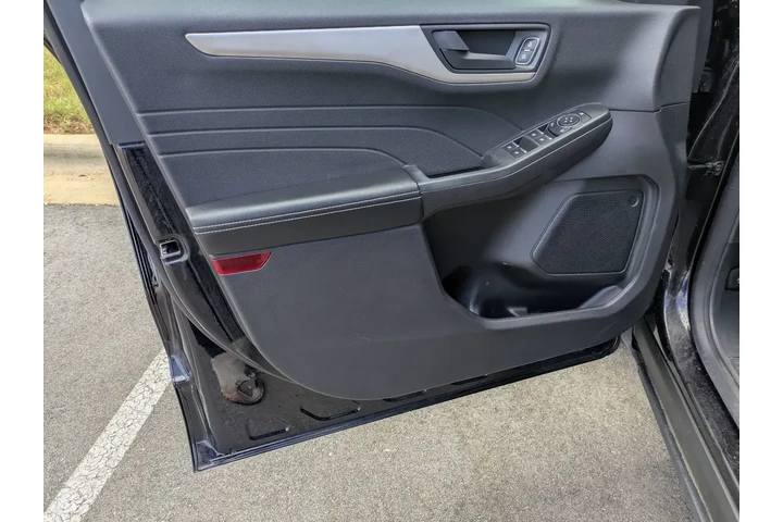 $17995 : Ford Escape 2022 SE 4dr SUV image 10