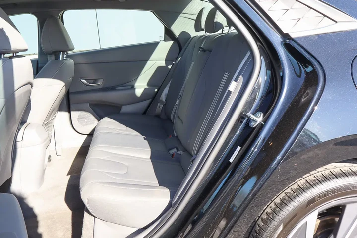 $20288 : 2025 Elantra SEL Convenience image 9