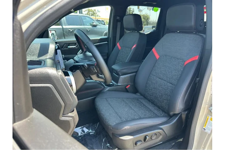 $39477 : 2023 Colorado 4WD Z71 image 9