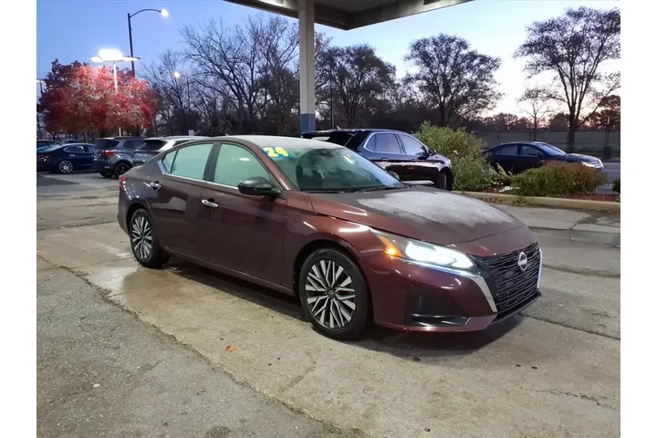 $24832 : Nissan Altima 2024 2.5 SV 4d image 1