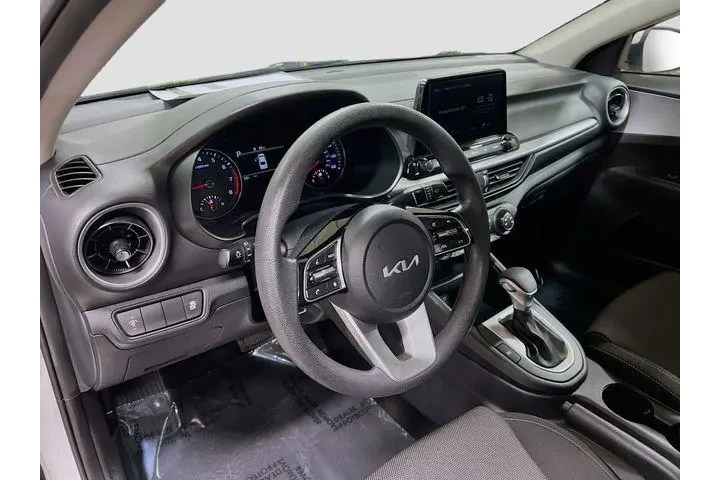 $17979 : Kia Forte 2023 LXS 4dr Sedan image 9