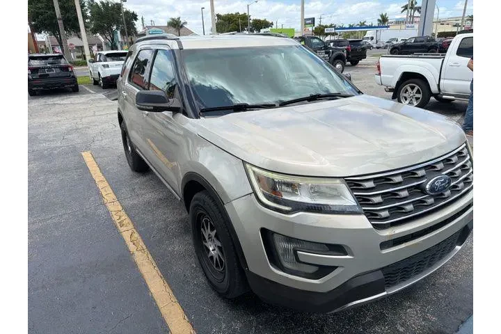 $8990 : Ford Explorer 2017 XLT 4dr S image 6