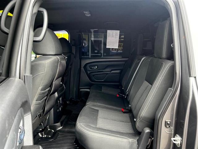 $33889 : 2019 Titan XD 4x4 Diesel Crew image 10