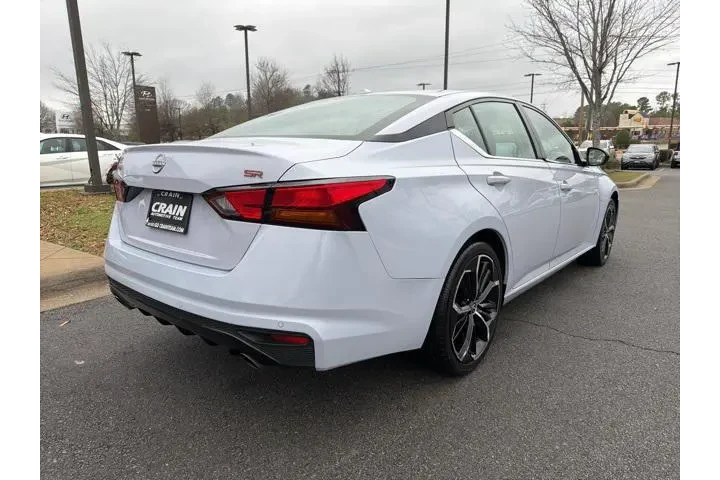 $22061 : Nissan Altima 2024 2.5 SR 4d image 7