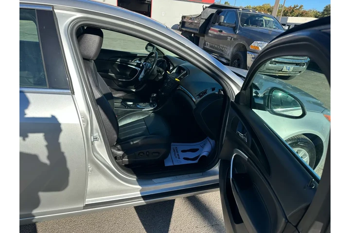 $5450 : 2011 Regal 4dr Sdn CXL RL4 (R image 9