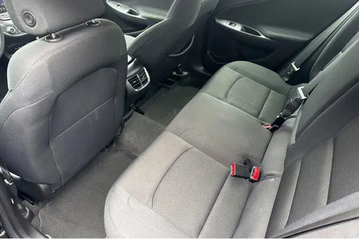 $15692 : Chevrolet Malibu 2023 LT 4dr image 6