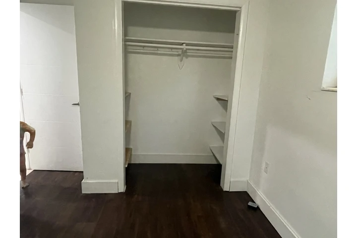 $1000 : Cuarto en renta image 2