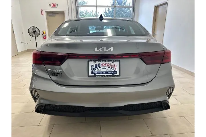 $16619 : Kia Forte 2022 LXS 4dr Sedan image 6