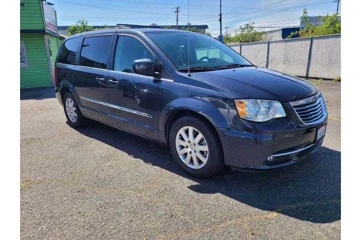 $7950 : 2014 Town and Country Touring image 3