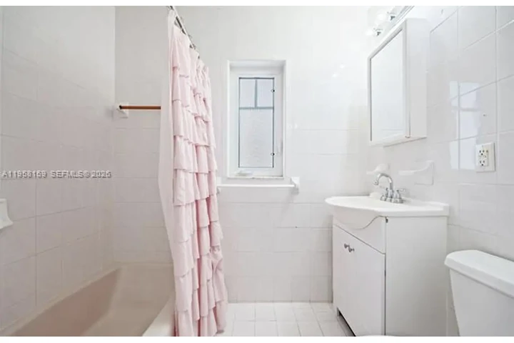 $1450 : 3 Levine Realty, image 2