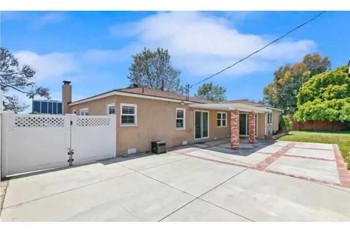 $2430 : Beautiful House in  West Adams image 9