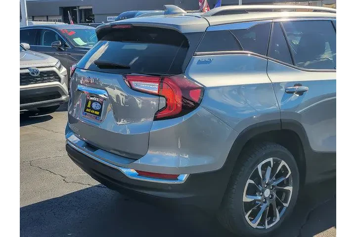 $25850 : GMC Terrain 2023 SLT 4dr SUV image 7