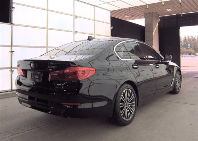 $12998 : 2017 BMW 5 Series 530i image 4