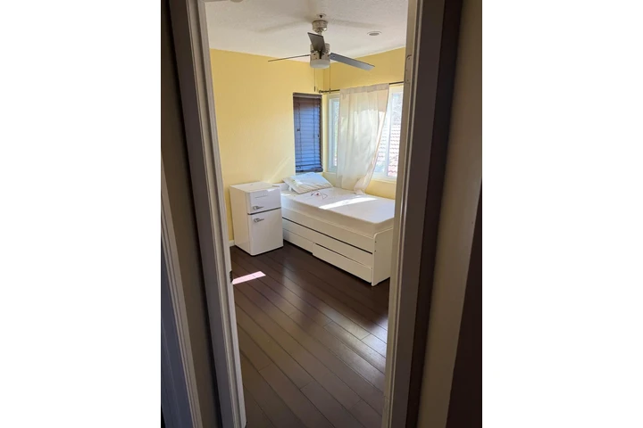 $3400 : Rento casa en fontana image 10