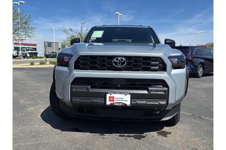 $53588 : Gold Certified 2025 4Runner T image 6
