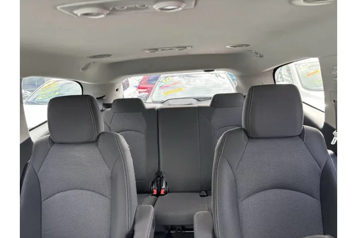 $12999 : 2017 Traverse LT image 8