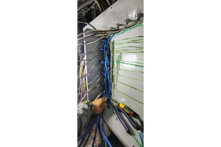 ELECTRICISTA image 3