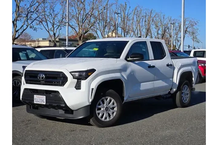 $37277 : Toyota Tacoma 2025 4x4 SR 4d image 2