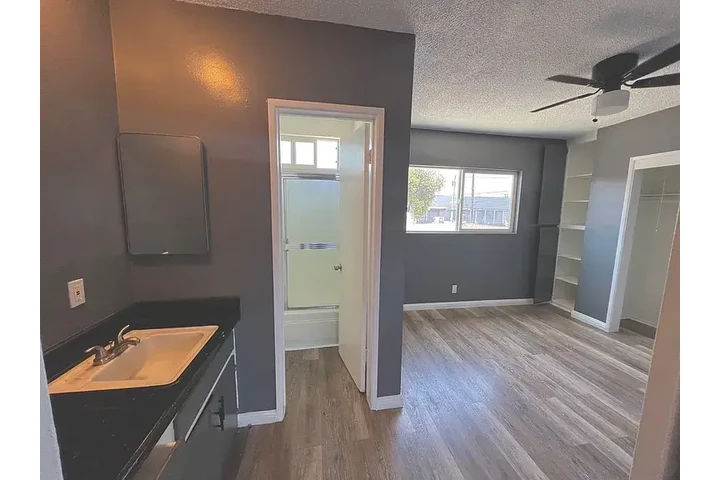 $1100 : New 1bd 1ba @Huntington image 4